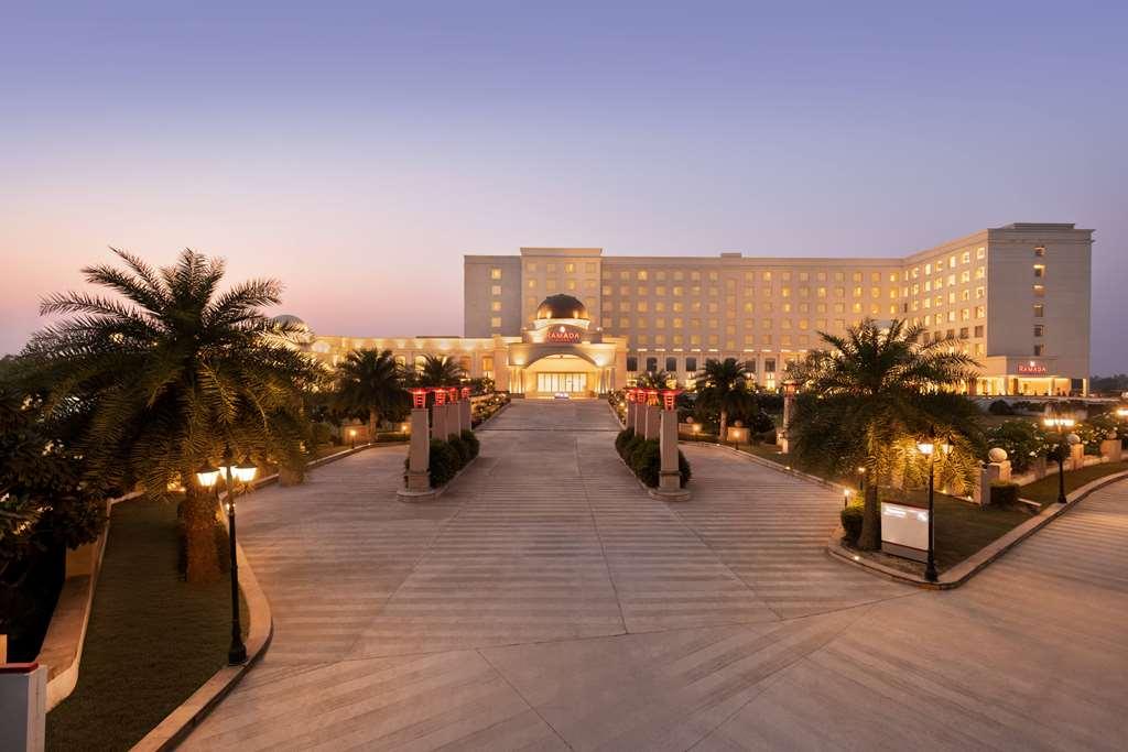 Ramada By Wyndham Lucknow Hotel And Convention Center Ngoại thất bức ảnh